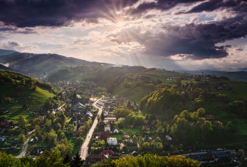 landscape, mountainscape, mountains, Poland, Polska, BeskidSądecki, Beskids, sunrays, sun, sunset, clouds, village, town, trees, Rytro Dreams vs Cloudsphoto preview