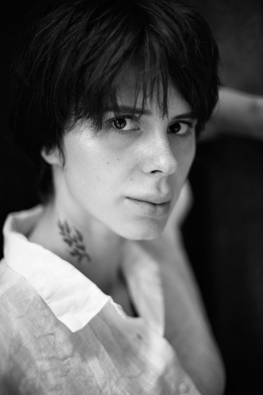 портрет, портретная фотография, женский портрет, естественный свет, фотосессия, чб, девушка, естественность Настяphoto preview