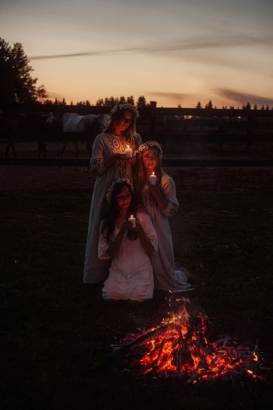 иван купала девушки венки ромашки букеты цветов костер огонь Ночь Ивана Купалы фото превью