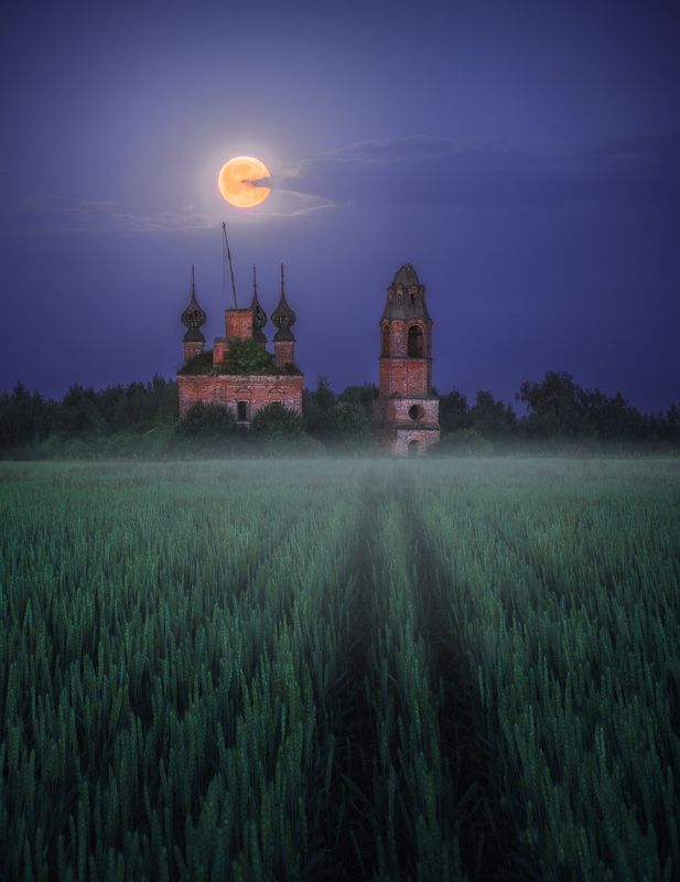 полнолуние, заброшенные церкви, луна и храм Подлунноеphoto preview