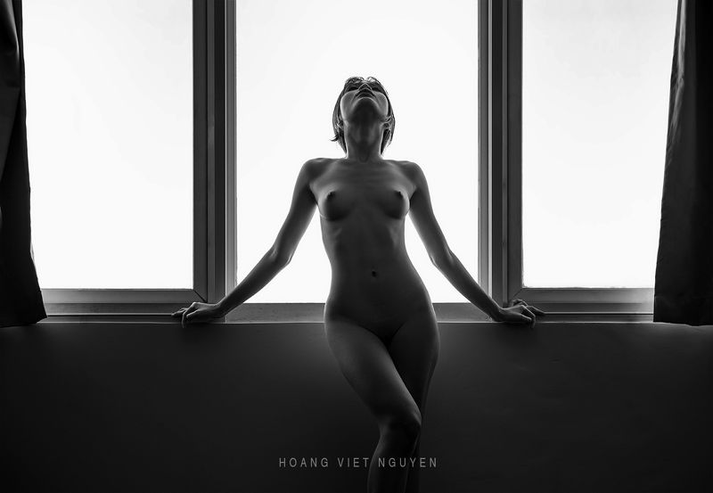 fine nude, nude, glamour, asian, vietnam, vietnamese, body, black and white, indoor, light, natural light * * *photo preview