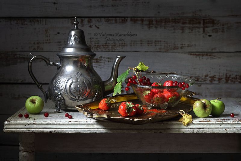 натюрморт, лето, ягоды, клубника, смородина,яблоки Дачные радости. Ягодыphoto preview