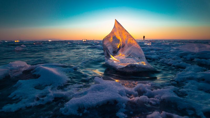 Восход, Лёд, Озеро, Байкал Лёд, восход и человекphoto preview