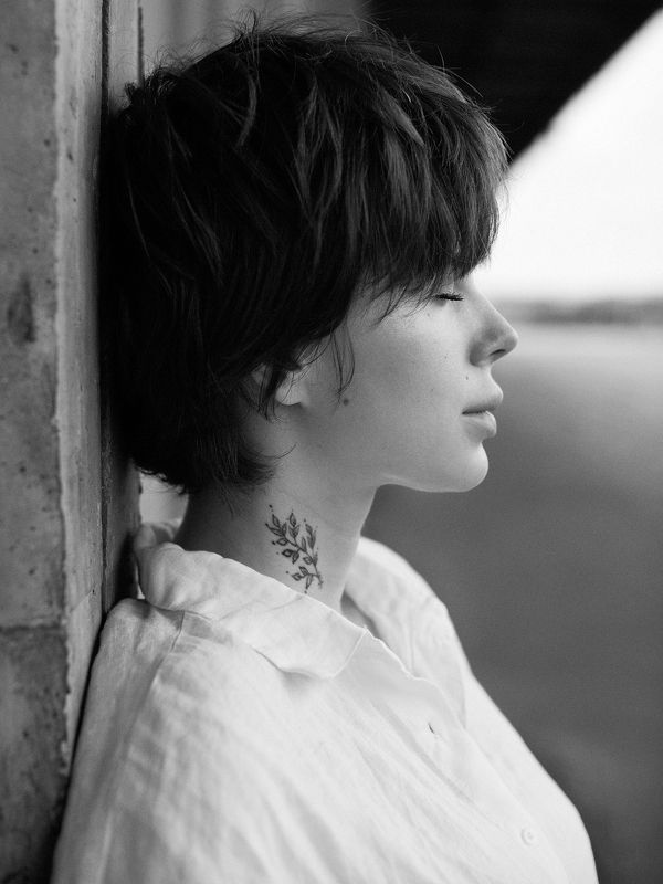 портрет, портретная фотография, женский портрет, естественный свет, фотосессия, чб, девушка, естественность Настяphoto preview