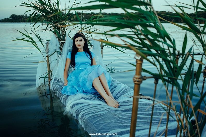 water, fine art, creative, dream, fairy, fairytale, bed, bedroom, art, creative shooting, woman, pond  Water Dreamphoto preview