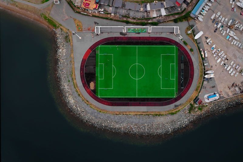 Кто промазал, то ти бежит за мячомphoto preview