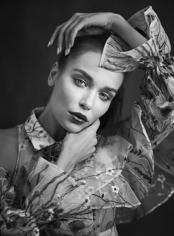 blackandwhite beauty woman portrait Plaza02photo preview