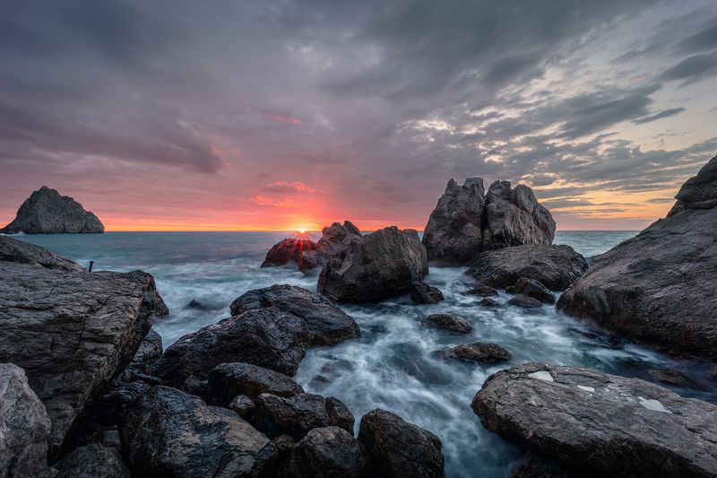 рассвет облака море скалы Крым Симеиз Первый луч фото превью