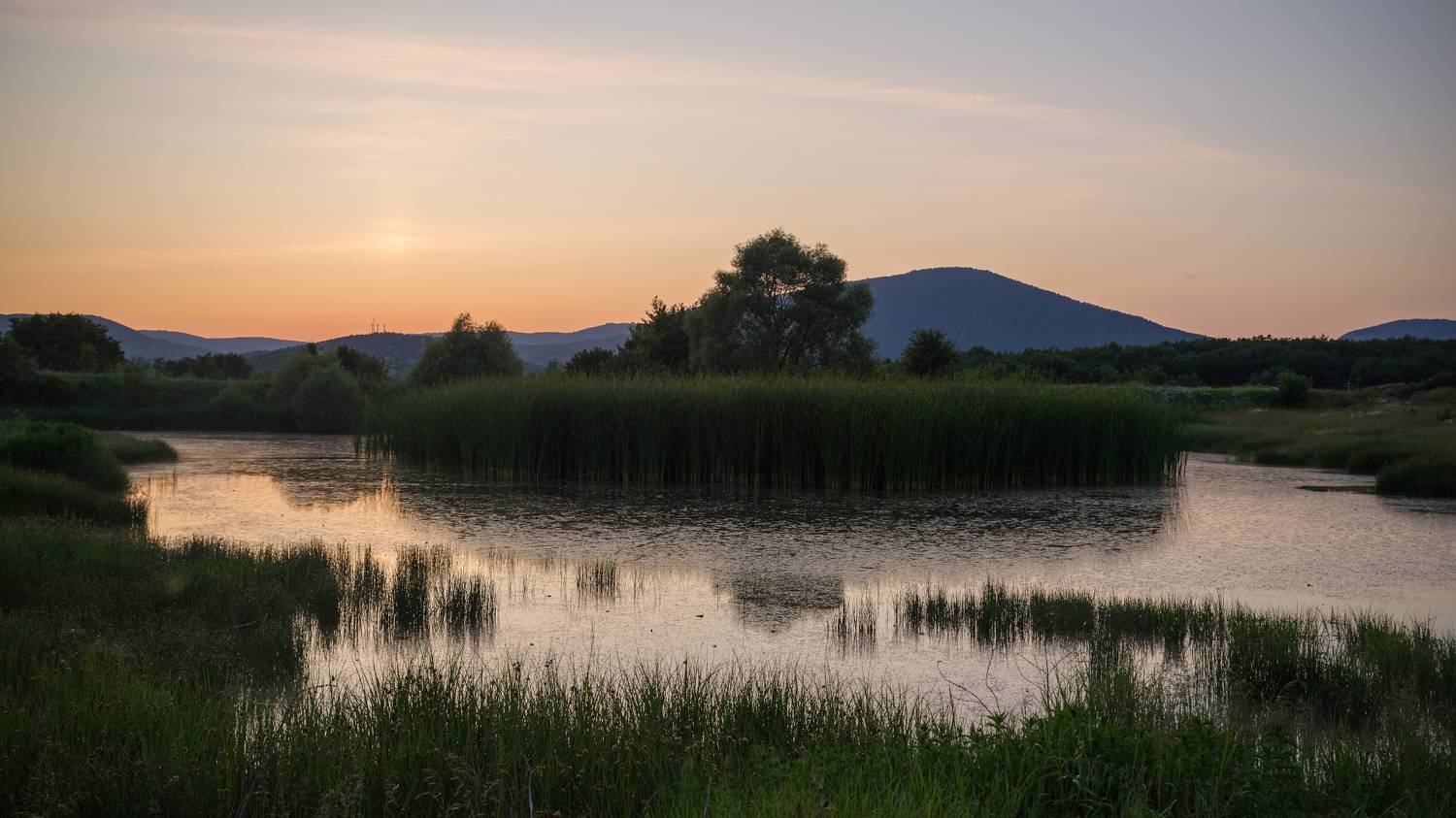 Тихий уголок Байдарской долины. Автор: Котенко Вадим крым пейзаж пентакс озеро, Котенко Вадим