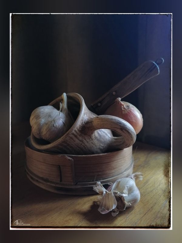 Натюрморт со старым ситомphoto preview