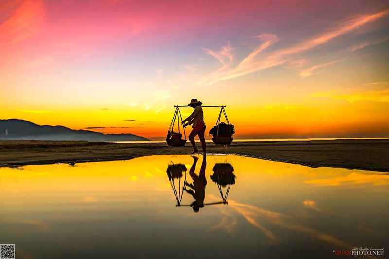 quanphoto, landscape, morning, sunrise, dawn, reflections, woman, beach, vietnam Morning Reflectionphoto preview