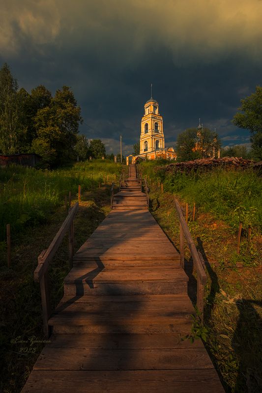 кологрив, город, костромскаяобласть,церковь, собор Будет дождьphoto preview