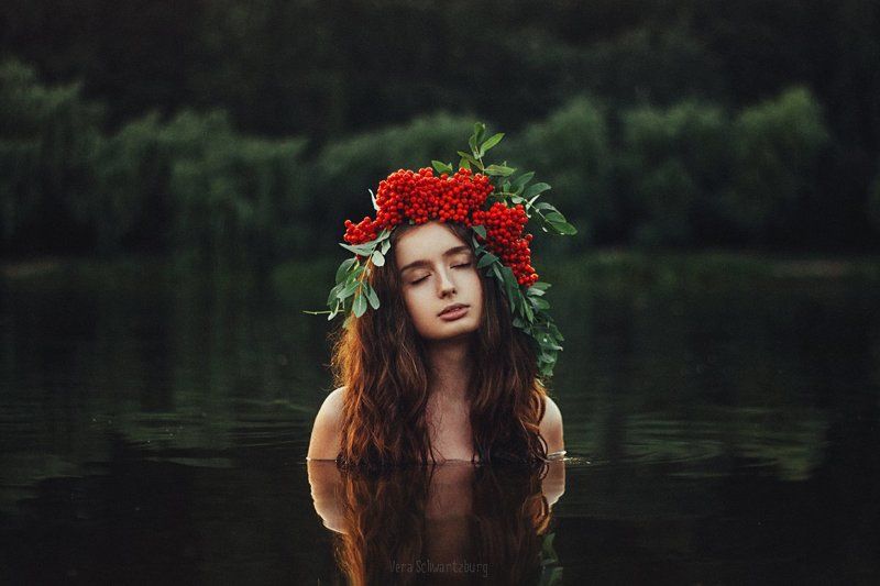 девушка, озеро, лето, закат, рябина, сказки Рябиновая ведьмаphoto preview