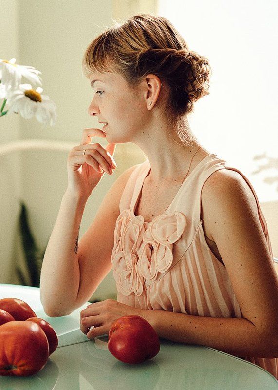 Девушка, Лето, Ромашки, Солнечный свет, Томаты ***photo preview