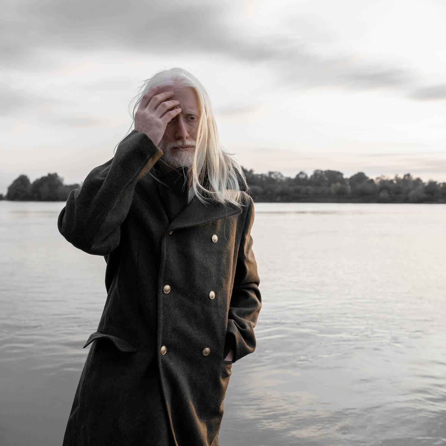 Путник. Автор: Васильев Андрей фото, портрет, мужчина, тишина, приключение, пасмурный, серый, опасность, темный, Васильев Андрей