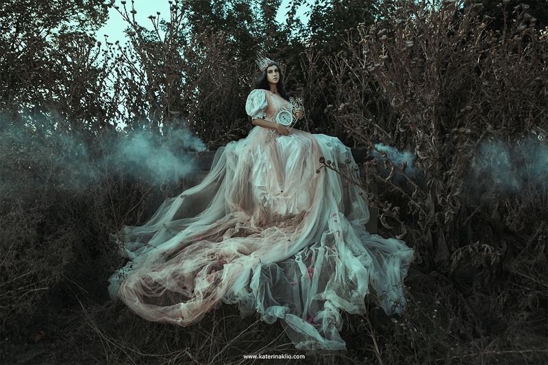 time, art, keeper, woman, model, clock, watches, timepiece, thorn, spines, deadwood, death, dry grass Time keeperphoto preview