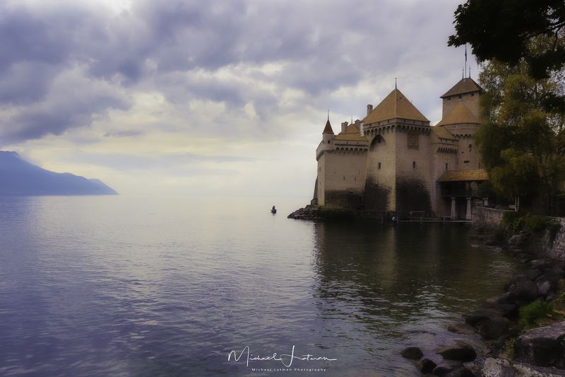 Fishing beside of the Chillon Castle фото превью