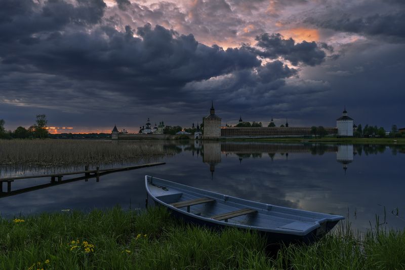 кирилло-белозерский монастырь, кириллов, май, вечер Буйство и безмятежностьphoto preview