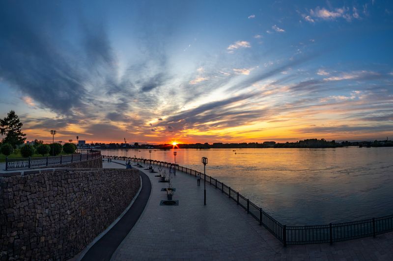 иркутск, ангара, закат Летний закат на набережной Ангары в Иркутскеphoto preview