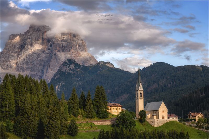 доломитовые альпы,la val fiorentina,деревня,лето,pelmo,италия,alps,san giovanni,церквушка,hills,облака La Val Fiorentinaphoto preview
