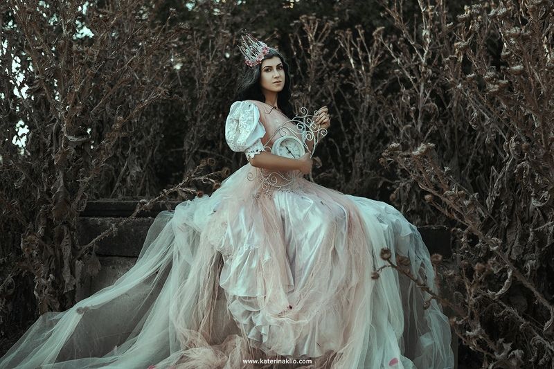 time, art, keeper, woman, model, clock, watches, timepiece, thorn, spines, deadwood, death, dry grass Time keeperphoto preview