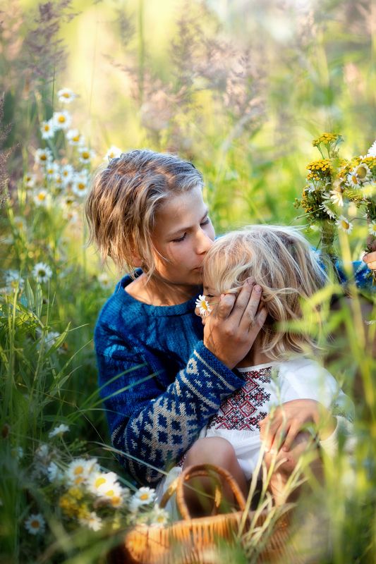 детство,лето,ромашковые поля,брат и сестра,беларусь,про любовь,деревня,староверы,ирина горюкина ПРИКОСНОВЕННОСТЬ. фото превью