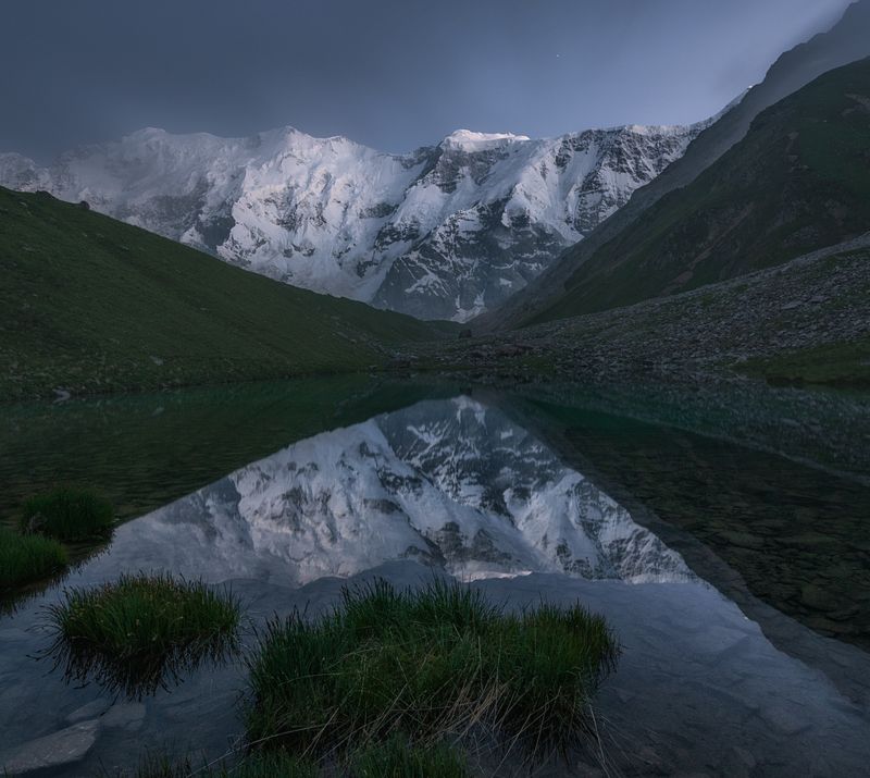центральный кавказ, кабардино-балкария, безенгийская стена,  баранкош, ночь июль Безенгийская стена. Наступление ночиphoto preview
