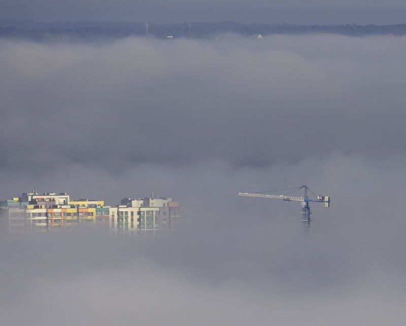 Кран в туманеphoto preview