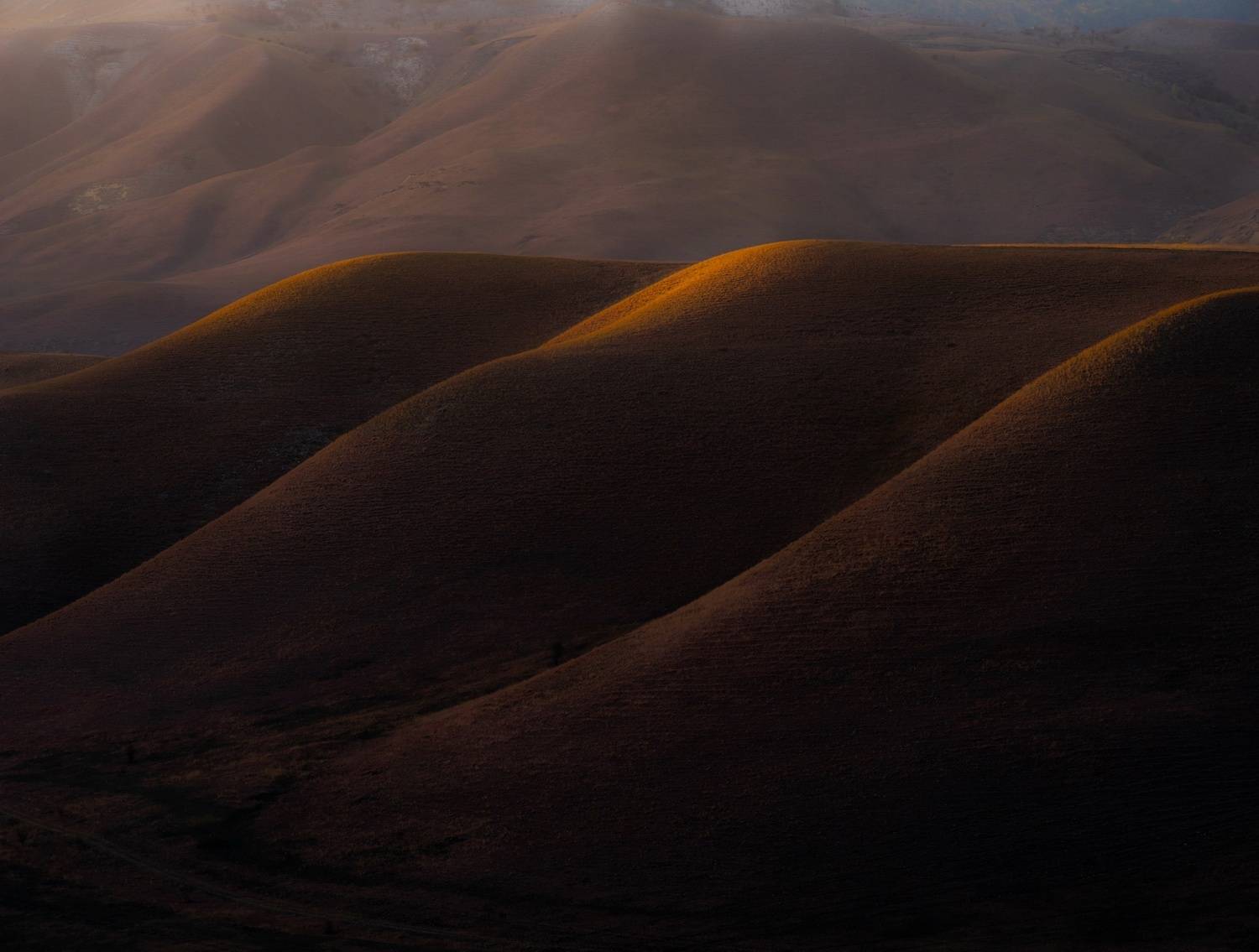 ЧУВСТВЕННЫЕ РЕЛЬЕФЫ. Автор: Арсен Алабердов холмы, свет, линии, рельеф, долина, горы, карачаево-черкесия, формы, закат, вечер, Арсен Алабердов