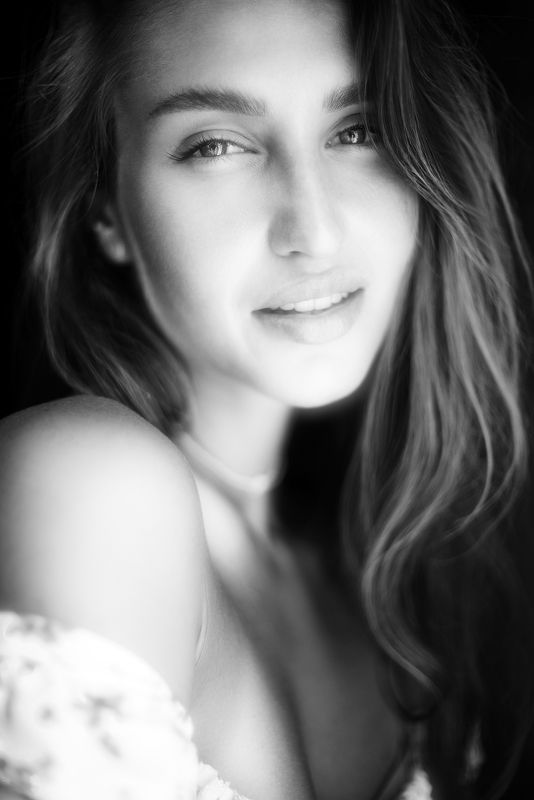 портрет, портретная фотография, женский портрет, естественный свет, фотосессия, чб, девушка, естественность Аннаphoto preview