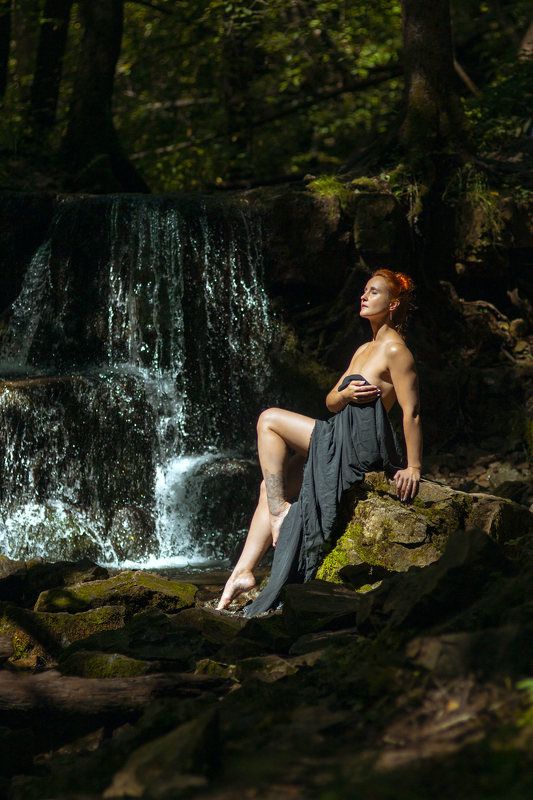 На горной реке фото превью