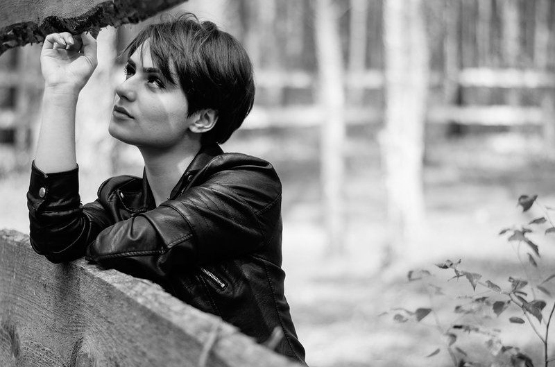 девушка портрет черно-белый Лесяphoto preview