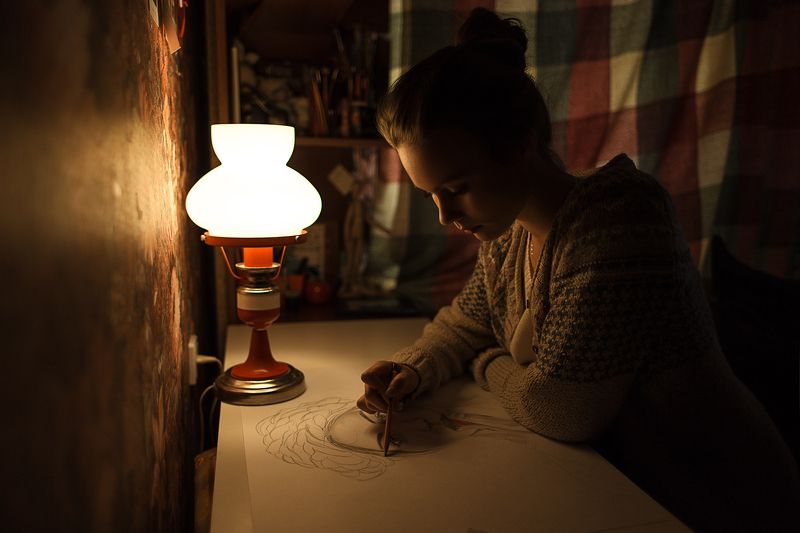 light, girl, night, свет, девушка, рисует, цвет heatphoto preview
