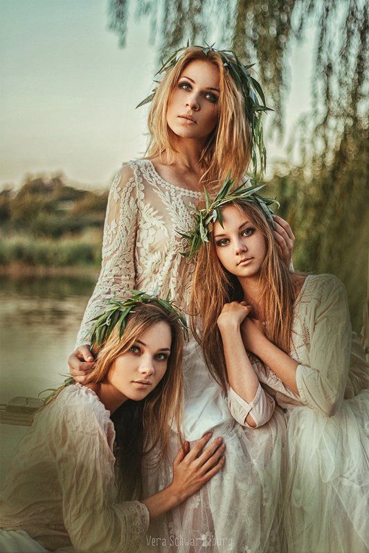 девушки, трио, озеро, вода, ива, сказка, лето, закат Дочери болотного царяphoto preview