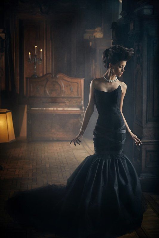 Lady in blackphoto preview