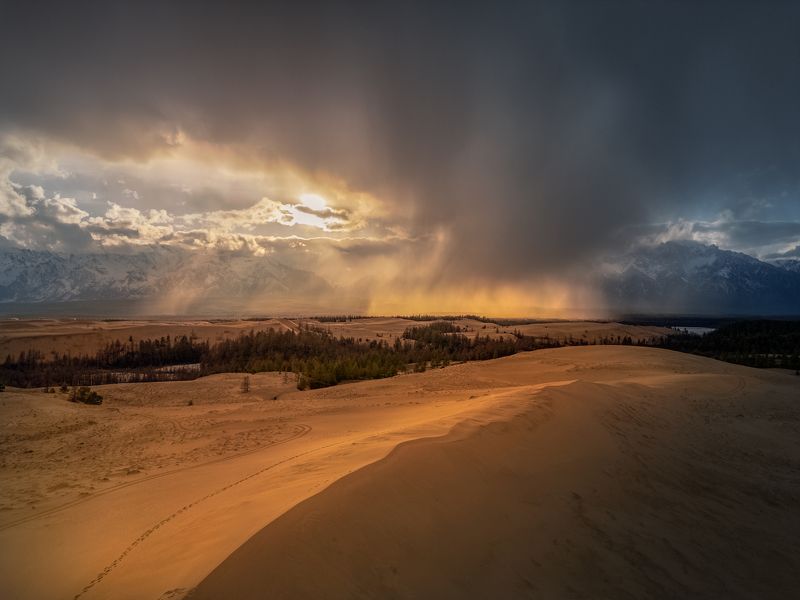 Чарская пустыня, Чара, пейзаж, дождь, пустыня, горы, Забайкалье, бархан, песок, дронофото, aerial, landscape, desert Буря в пустынеphoto preview