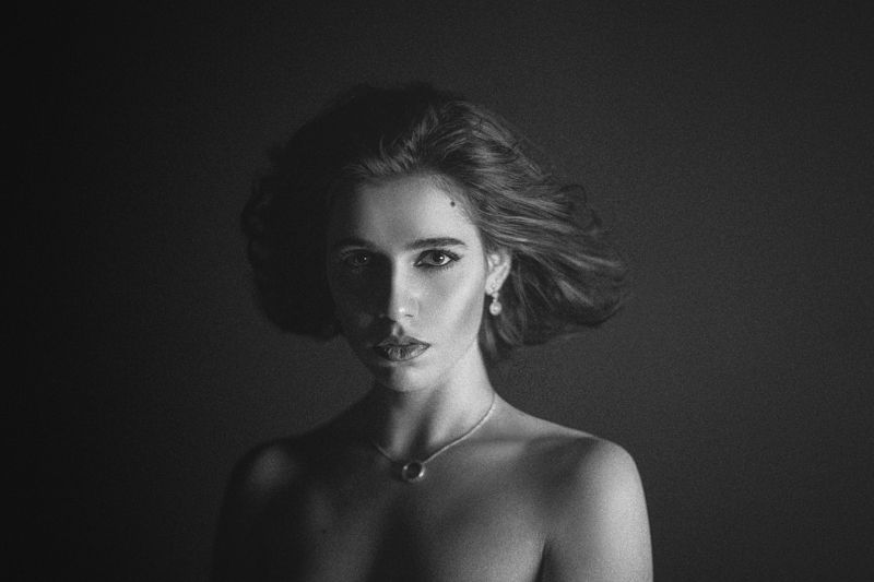 девушка,жанр,портрет,фотография,модель,арт,portrait,photography, middle,nature,soul,свет,girl,canon 35mm, woman,monochome,ню,гламур Maryphoto preview