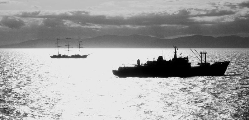 Петра Великого, Приморский край, Владивосток Корабли постоят И ложатся на курс Но они возвращаются Сквозь непогодуphoto preview