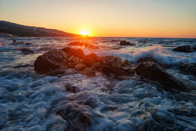 om zuiko 24/2,8 Зелёный мыс , Алупка . Шторм на рассвете . фото превью