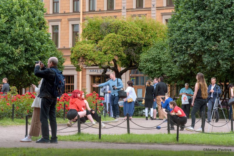 город, санкт-петербург, исаакиевский сквер, стрит фото, репортаж, уличная фотография, люди, фотографы, день фотографии В Исаакиевском сквере. Со всемирным днём фотографии!photo preview