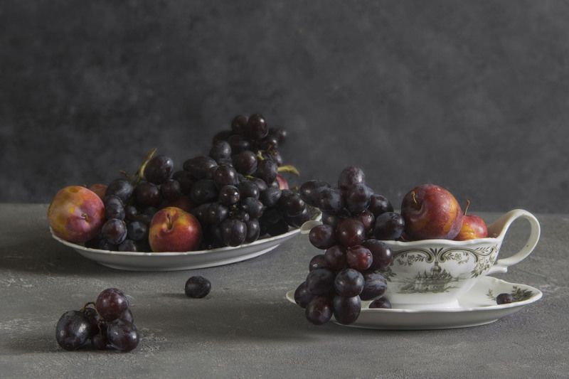 С виноградом и сливамиphoto preview
