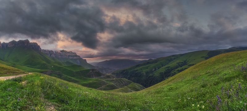 Горными дорогамиphoto preview