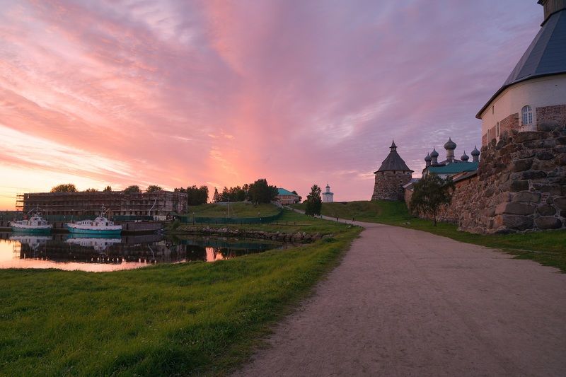 monastery, fortress, island, bastion, temple, landscape, sunset, sky, road, ship, marina, evening, summer, pink, history Pink eveningphoto preview