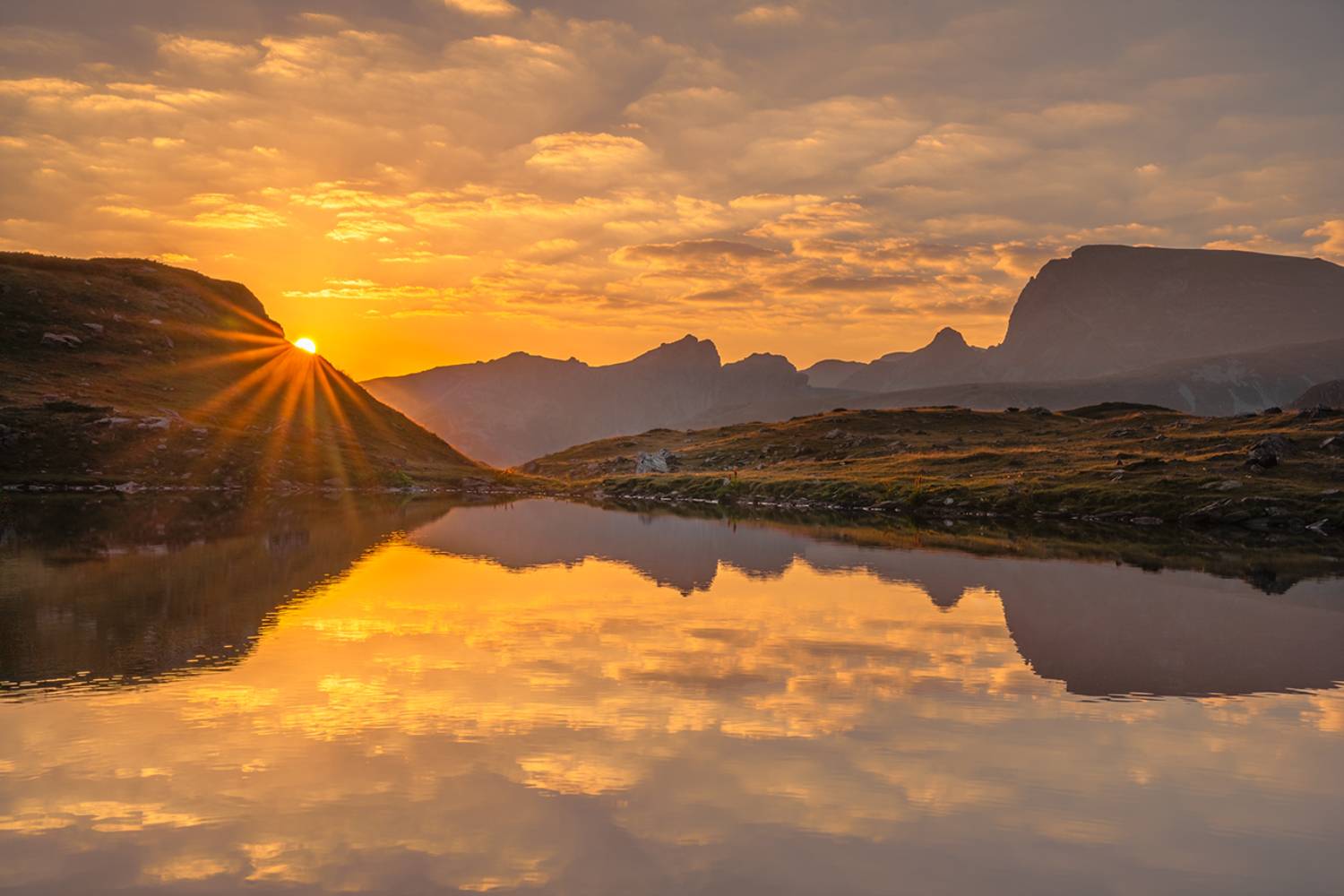 landscape nature scenery lake light sunlight morning sunrise peak reflections view sky mountain rila пейзаж озеро горы рассвет, Александров Александър