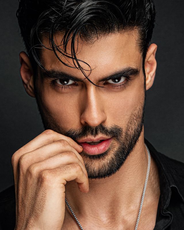 #mehdiakbari #Fashion #Photographer #dubai #Dubaiphotographer #portrait #aminsalmani #model #studio In The Darkness be Lightphoto preview