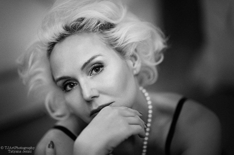 women,boudoir,portrait photo preview