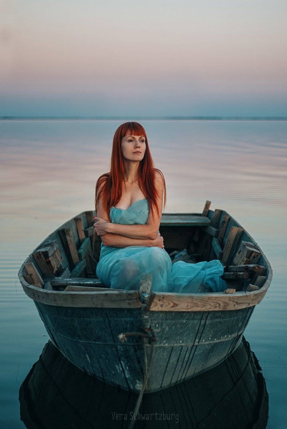 Наедине с морем. Автор: Шварцбург Верочка море, девушка, лодка, закат, рыжие, Шварцбург Верочка