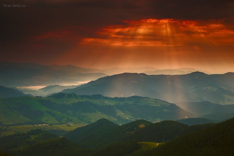 Карпаты, горы, облака, лето, лучи, туман Светанулоphoto preview