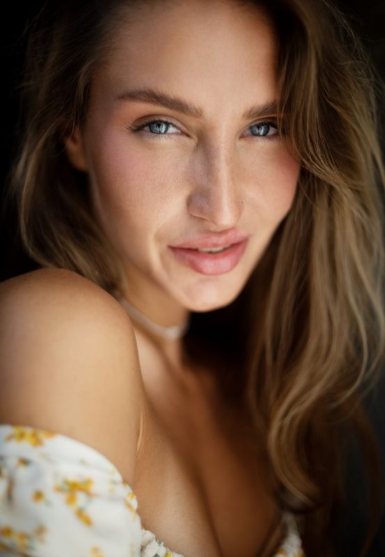 портрет, портретная фотография, женский портрет, естественный свет, фотосессия, цвет, девушка, естественность Аннаphoto preview