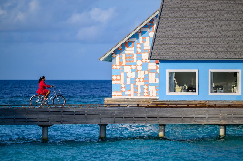 мальдивы Дама в красномphoto preview